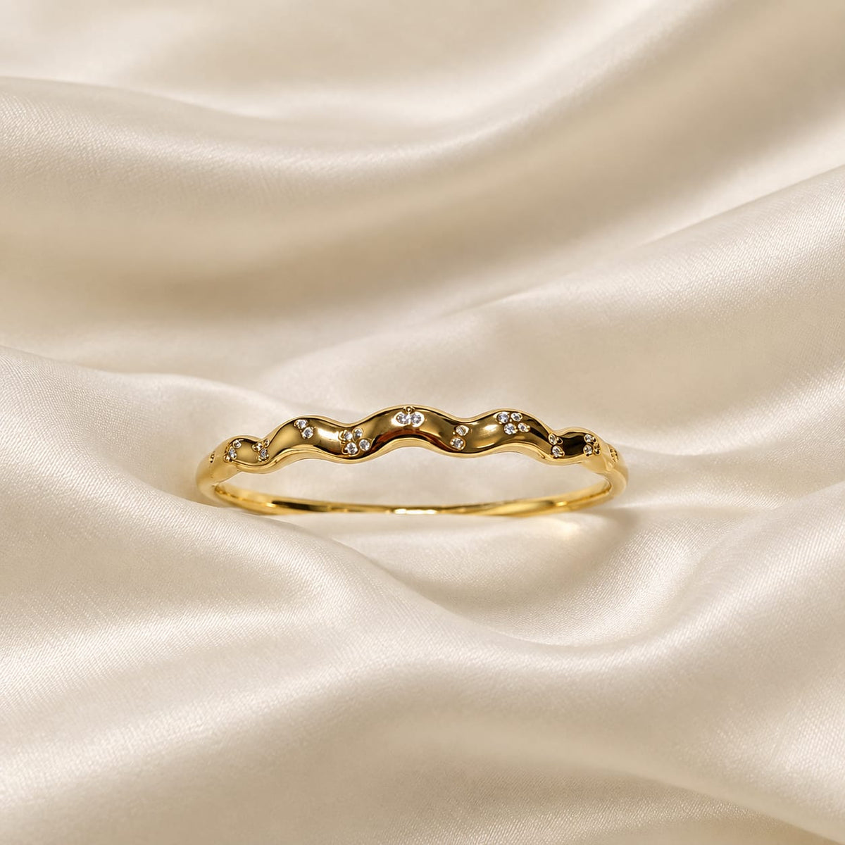 Anti tarnish Minimal Luxury Bracelet for Women