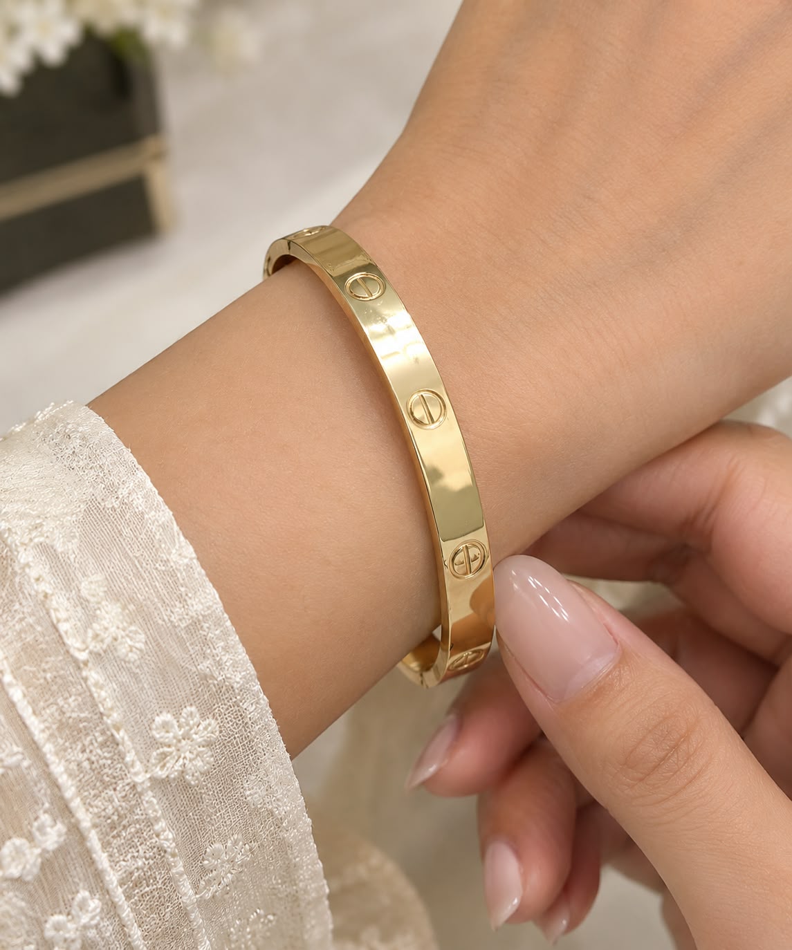 Anti tarnish stenles steel Gold Plated Screw Motif Bangle Bracelet for Women